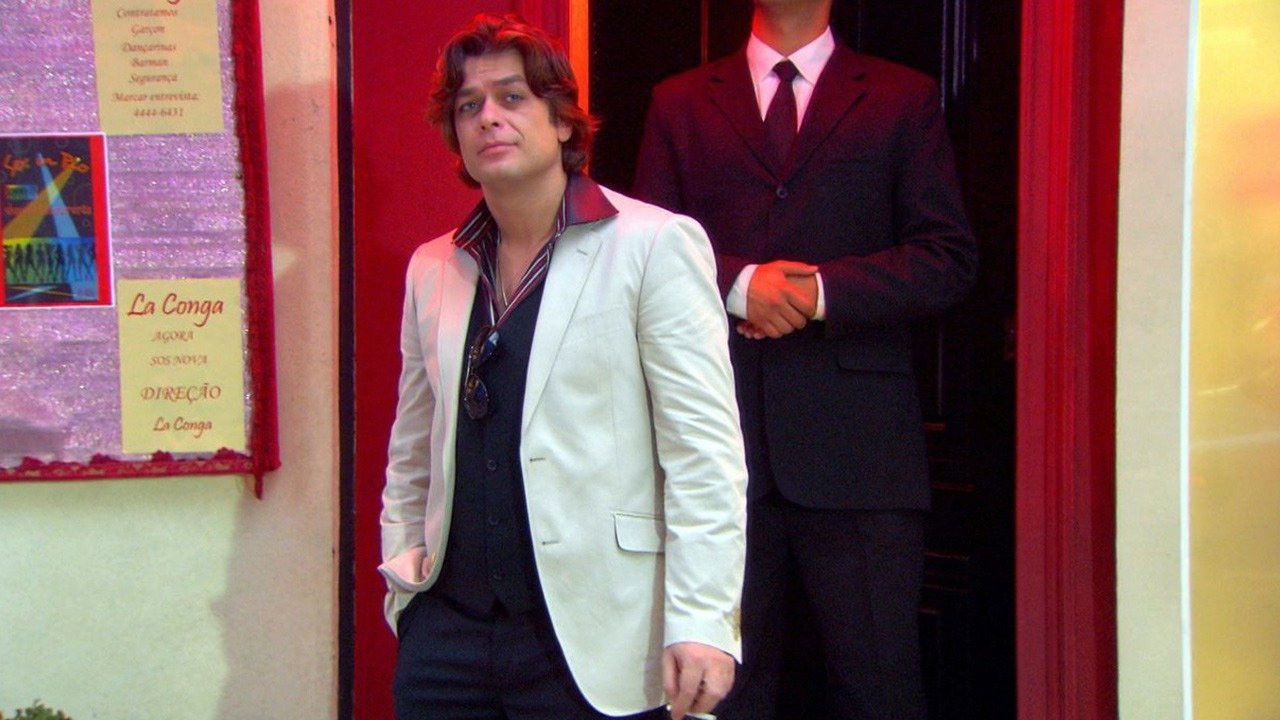 Jorge arrives in Copacabana to win Sueli's heart