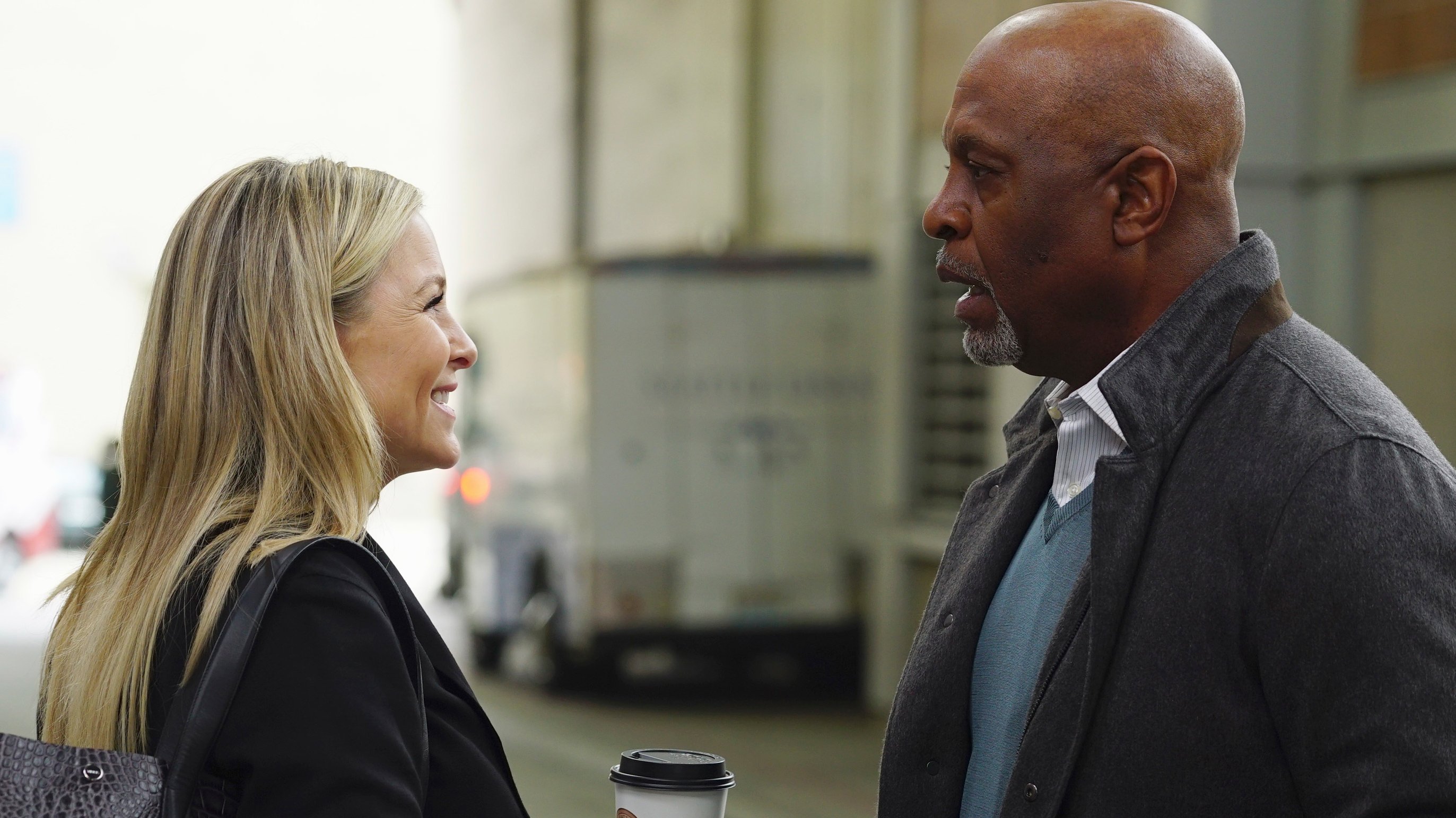 Kell valaki, aki mellettünk áll