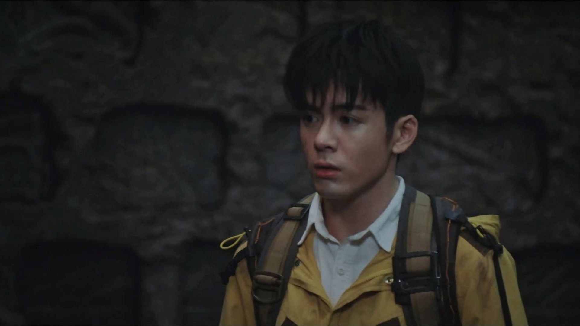 Wu Xie Examines the Iron Disk