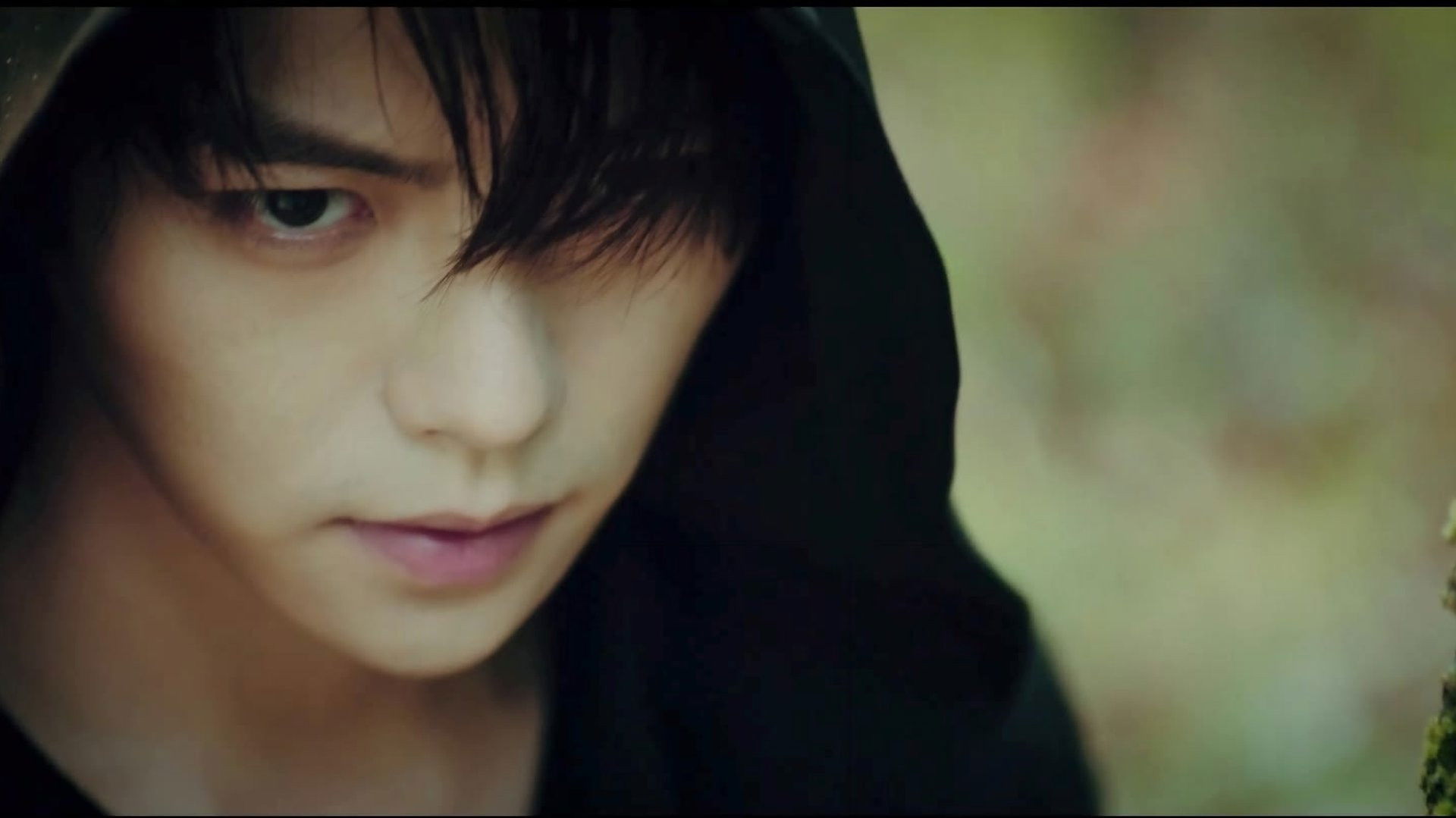 Wu Xie Attacked by Sacred Spiders