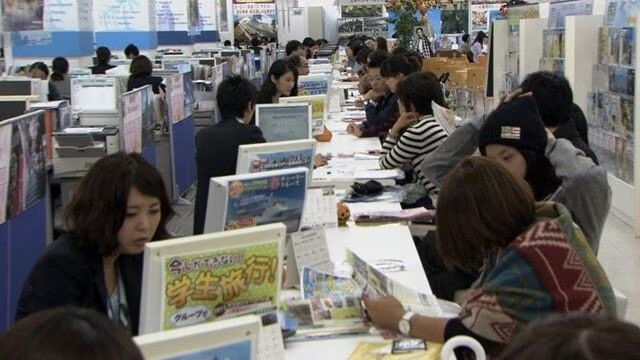 Shinjuku Giant Travel Counter